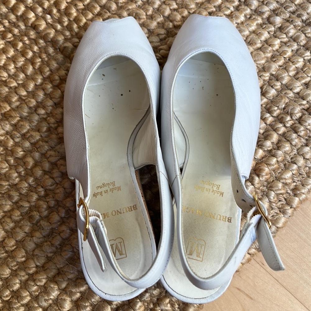 Vintage Bruno Magli white leather slingback heels with cork soles, size 6.5 C - Picture 10 of 11